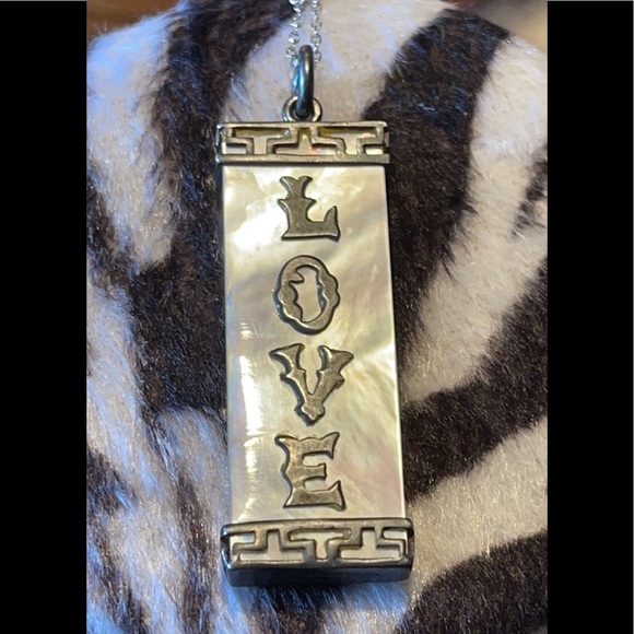 Unique & FABULOUS nicely sized Sterling Silver Mother of Pearl LOVE Pendant ❤️🔥 - Picture 2 of 15